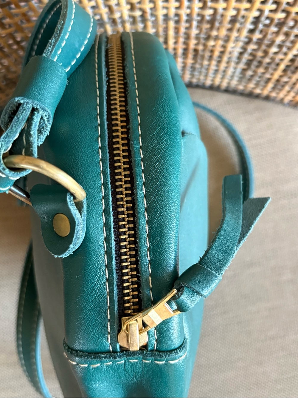 Portland Leather Teal Round Crossbody Purse - in great condition! - Picture 5 of 9